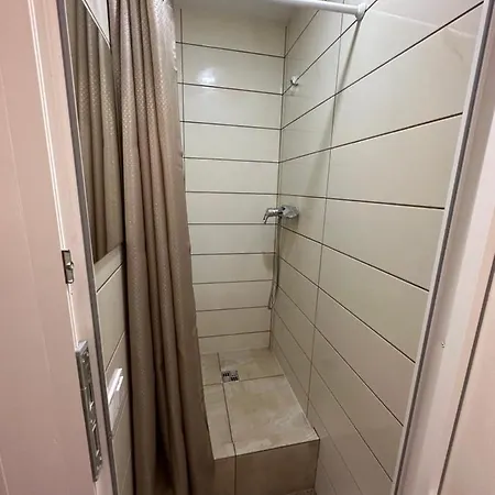 A1 Hostel *